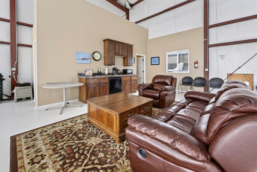 More Photos Of 7161 S Peoria St, Englewood Airplane Hangar For Sale