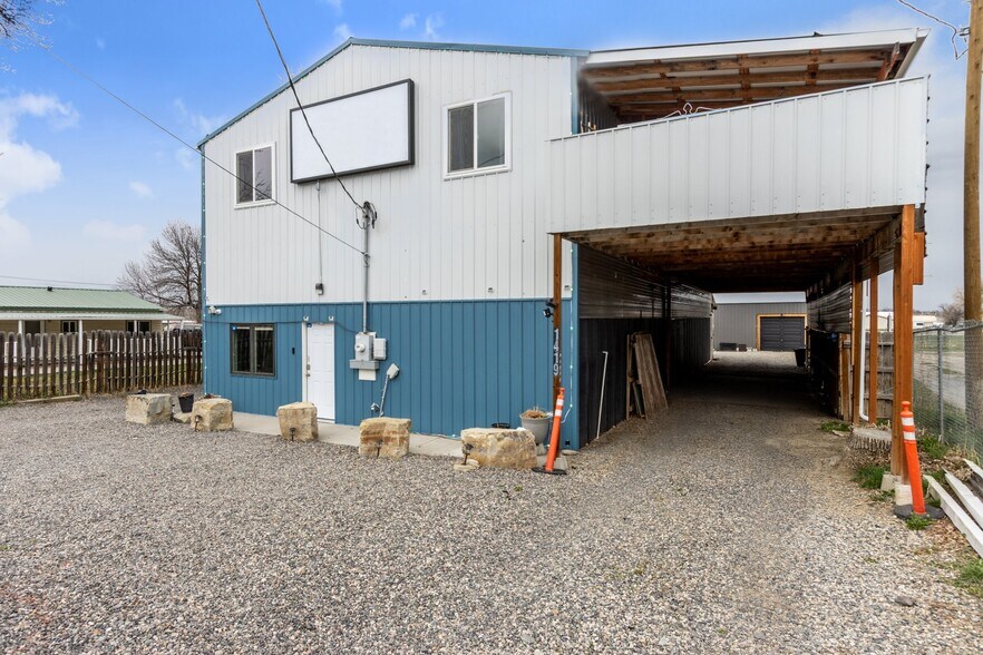 More Photos Of 1419 Old Hardin Rd, Billings Flex For Sale