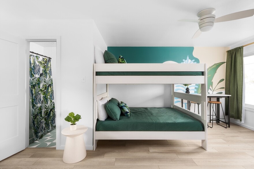 More Photos Of 907 S Church St, Rockport Hotel For Sale