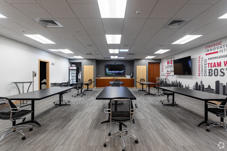 More Photos Of 75 Sylvan St, Danvers Unknown For Lease