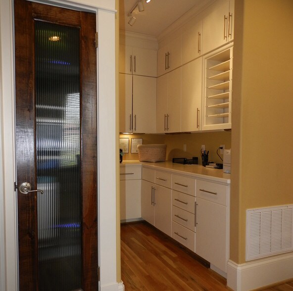 More Photos Of 206 Bridge St, Franklin Office For Lease
