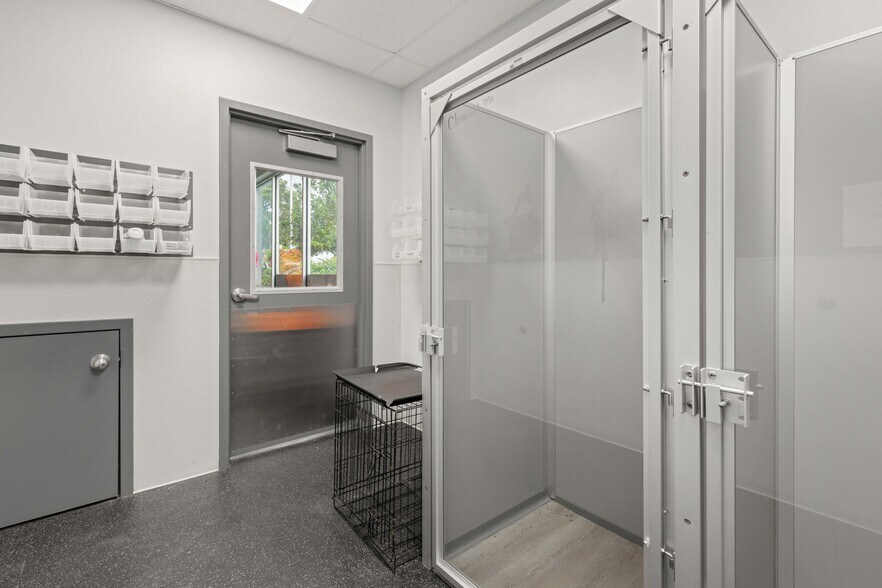 More Photos Of 6015 Fairmont Pky, Pasadena Freestanding For Lease