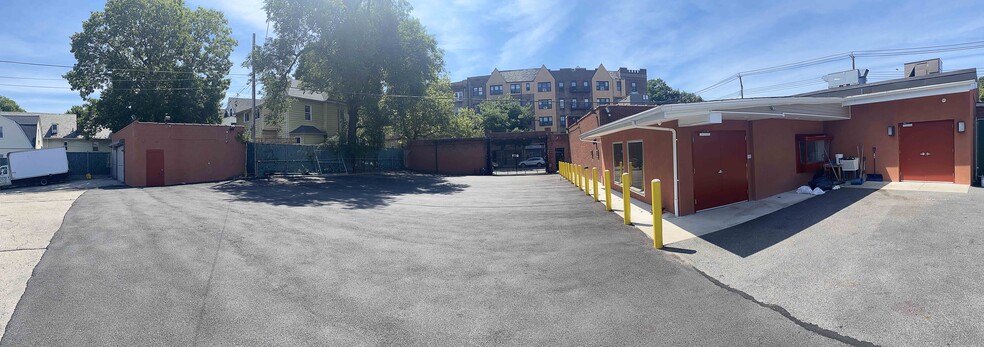 More Photos Of 403 E 3rd St, Mount Vernon Funeral Home For Sale