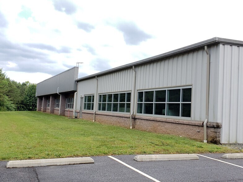 More Photos Of 220 Continuum Dr, Fletcher Research And Development For Sale