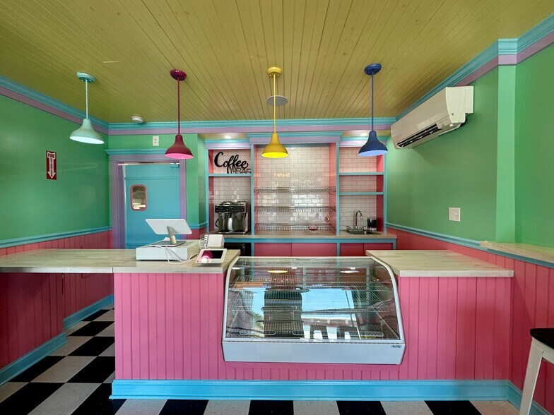 More Photos Of 4 Thomas St, Holley Restaurant For Sale