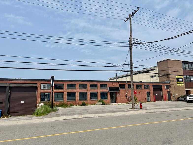 More Photos Of 5579-5581 Rue Paré, Mt Royal Freestanding For Lease