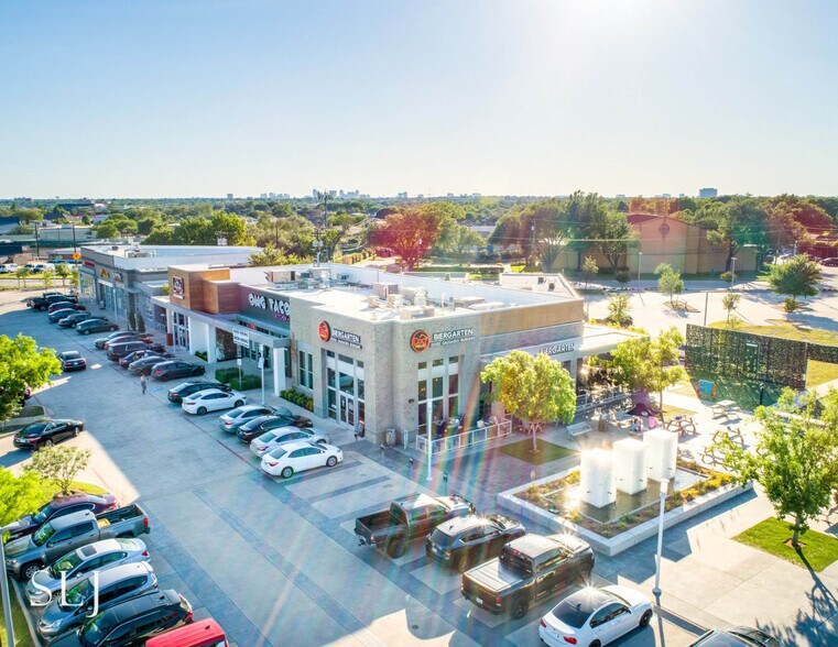 More Photos Of 746 US Highway 75, Richardson General Retail For Lease