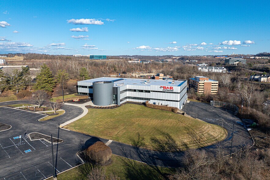 Primary Photo Of 100 Commerce Dr, Pittsburgh Office For Sale
