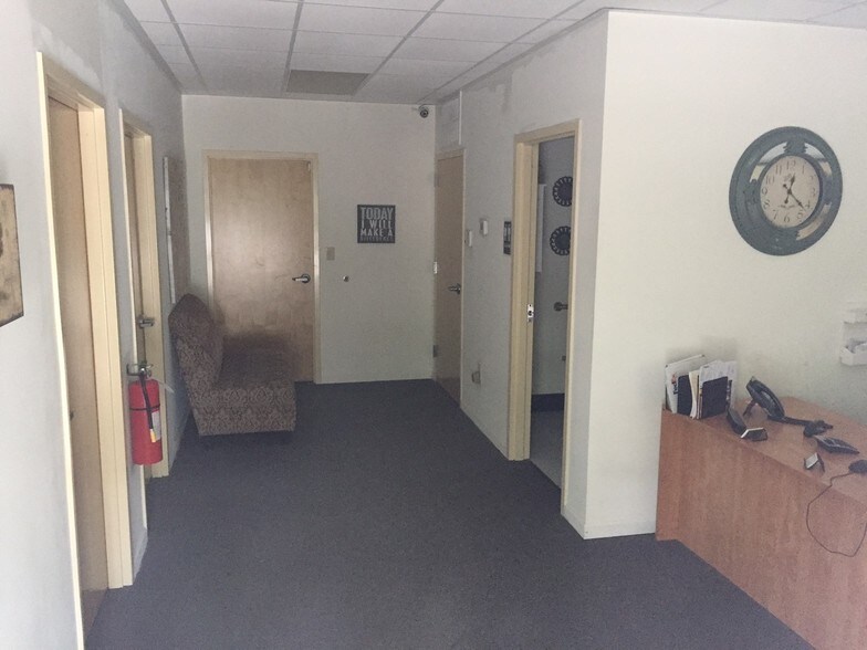 More Photos Of 2612 Larch Ln, Mount Pleasant Flex For Lease