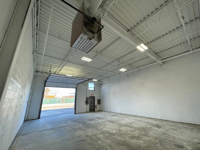 More Photos Of 60-90 Bridge Rd, Islandia Warehouse For Lease