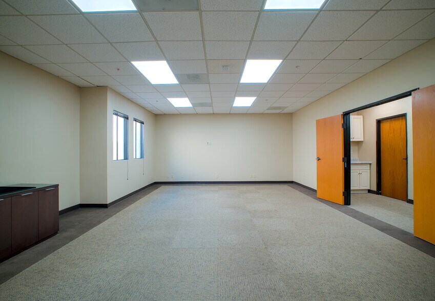 More Photos Of 1611 E 4th St, Santa Ana Loft Creative Space For Lease