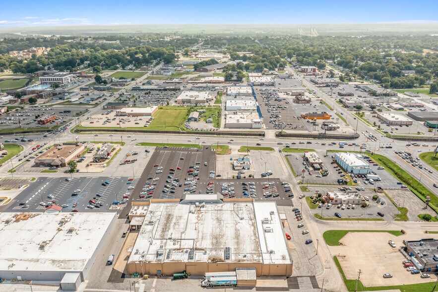 More Photos Of 19 S Kingshighway St, Cape Girardeau Storefront For Sale