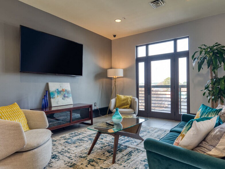 More Photos Of 670 Downey Green, Hampton Apartments For Sale