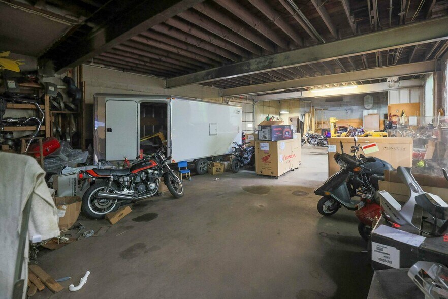 More Photos Of 4215 E Lake St, Minneapolis Freestanding For Sale