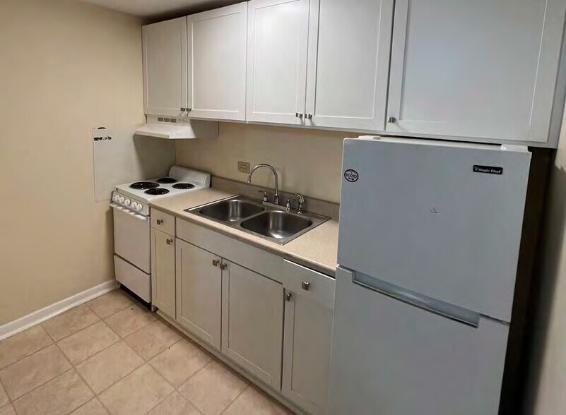 More Photos Of 2006 Stadium Rd, Charlottesville Apartments For Sale
