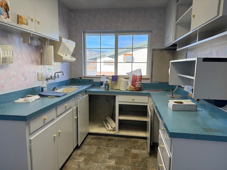 More Photos Of 40 N McDow St, Susanville Industrial For Sale