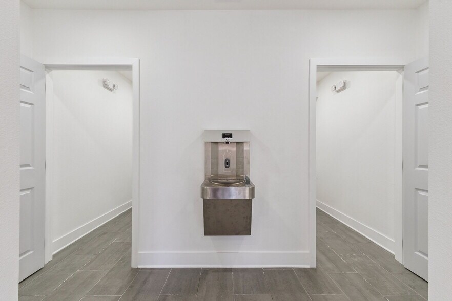 More Photos Of 557 W Plant St, Winter Garden Office For Sale