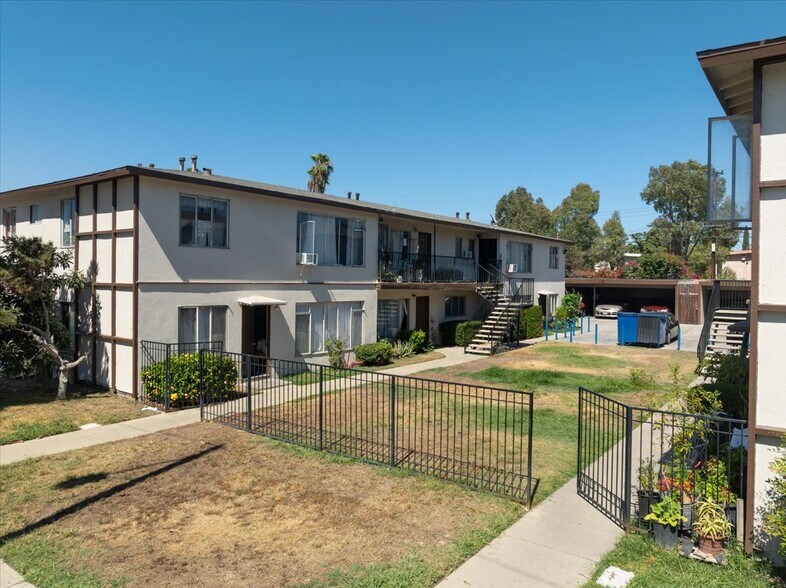 More Photos Of 1138-1142 N Mayfair Ave, Anaheim Apartments For Sale