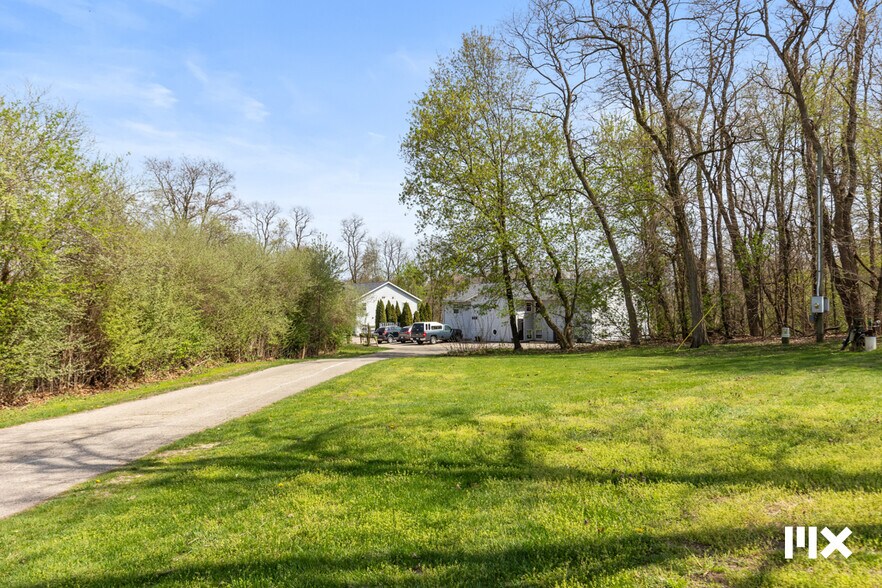 More Photos Of 2535 7th St, Shelbyville Apartments For Sale