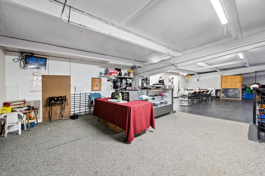 More Photos Of 115 N Willis Ave, Livingston Warehouse For Sale