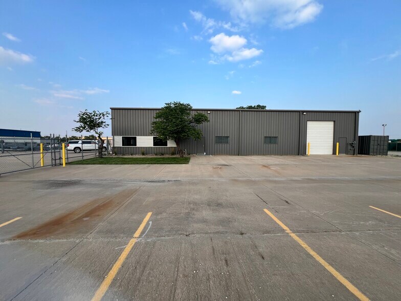 More Photos Of 4321 W 29th Cir S, Wichita Warehouse For Lease
