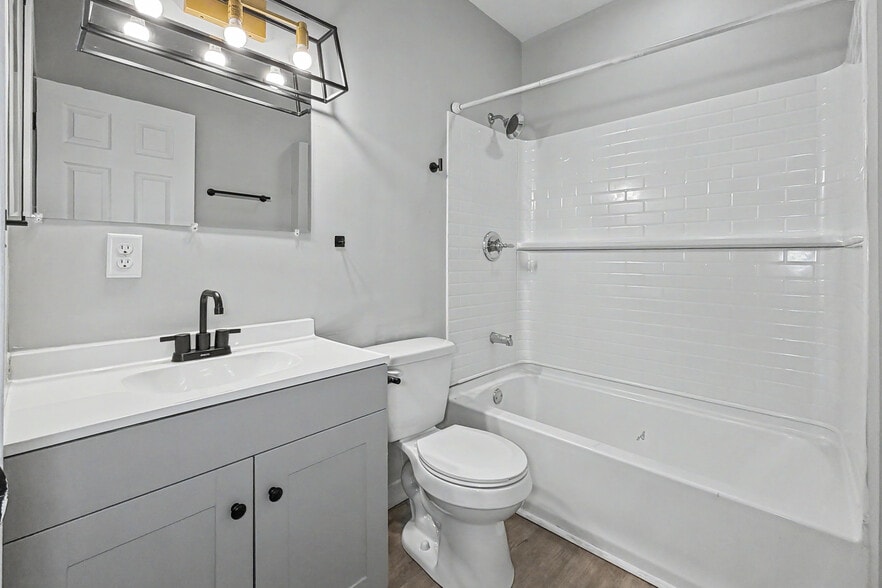 More Photos Of 2042-2046 W 4th St, Davenport Apartments For Sale