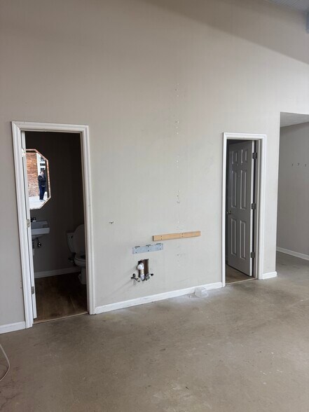 More Photos Of 11 School St, Watkinsville Office For Lease