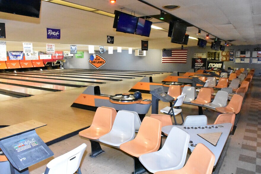 More Photos Of 11712 Hydetown Rd, Titusville Bowling Alley For Sale