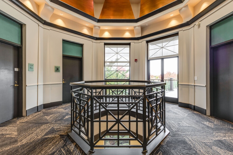 More Photos Of 1612 Westgate Cir, Brentwood Office For Lease