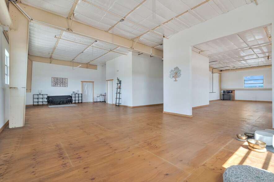 More Photos Of 203-205 W Central Ave, Lompoc Loft Creative Space For Sale