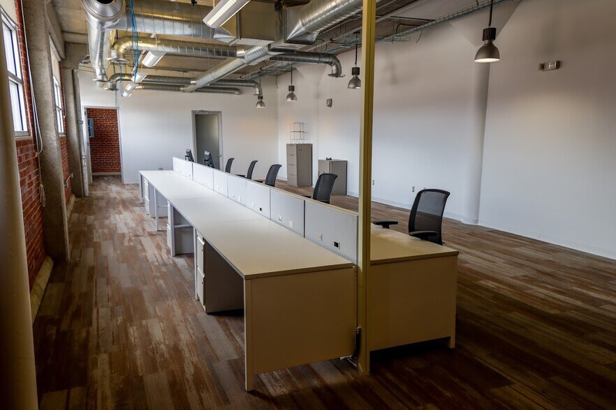 More Photos Of 500 W Overland Ave, El Paso Office For Lease