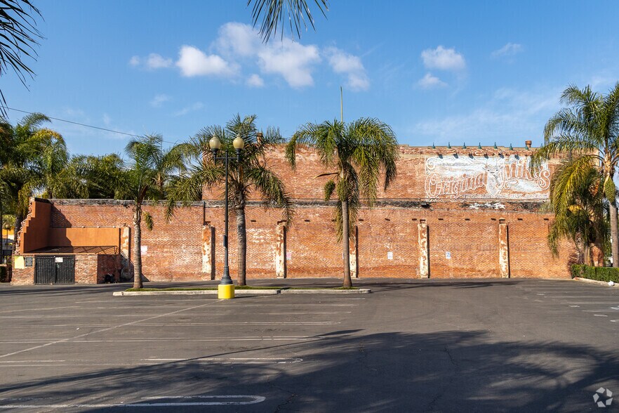 More Photos Of 100 S Main St, Santa Ana Restaurant For Sale