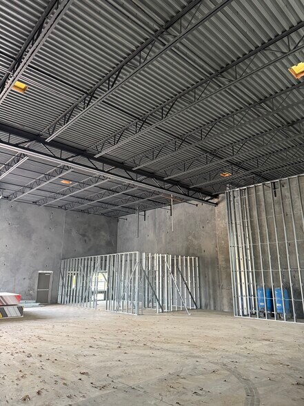 More Photos Of 7 Union Hill Rd, Manalapan Township Warehouse For Lease