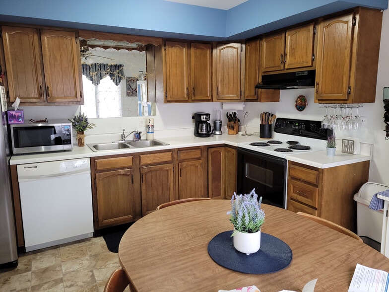 More Photos Of 5743-5747 Summit St, Sylvania Apartments For Sale