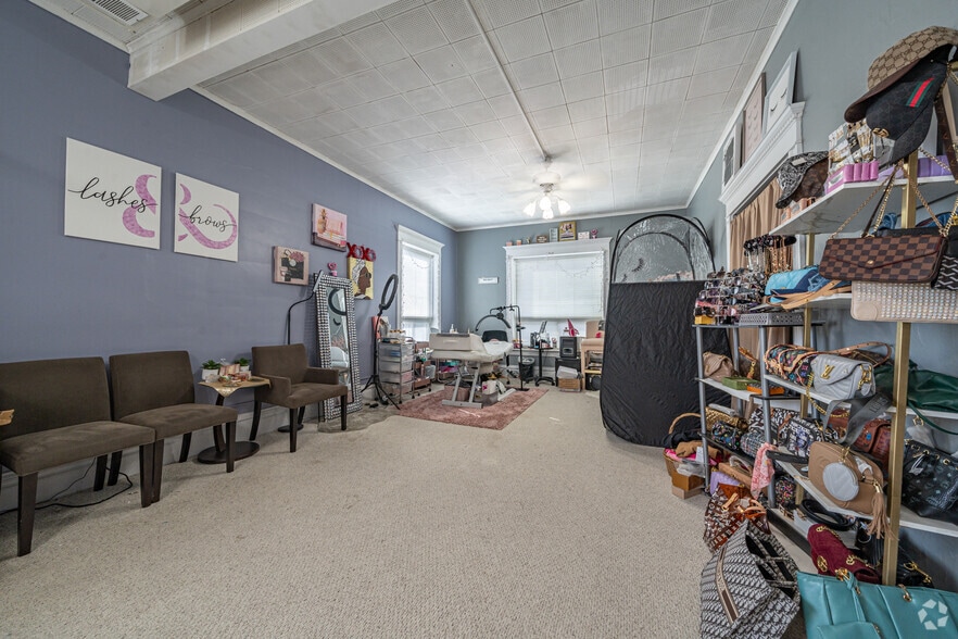 More Photos Of 215 W Elm St, Sycamore Medical For Sale