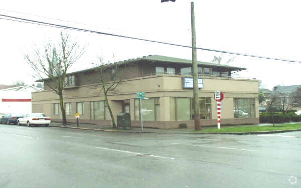More Photos Of 5339 Roosevelt Way NE, Seattle Office Residential For Lease