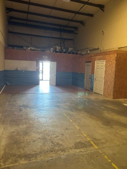 More Photos Of 9529 S Main St, Jonesboro Warehouse For Lease