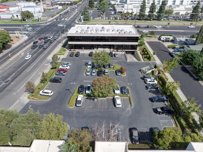 More Photos Of 1552 Coffee Rd, Modesto Medical For Lease