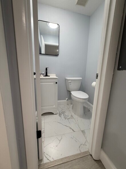 More Photos Of 100 Lake Shore Dr, Altamonte Springs Medical For Lease