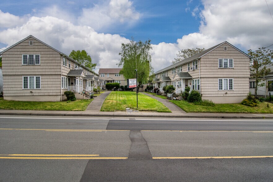 More Photos Of 435 NE Winchester St, Roseburg Multifamily For Sale