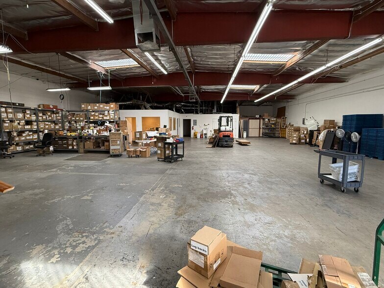 More Photos Of 13227 San Fernando Rd, Rancho Cascades Warehouse For Lease