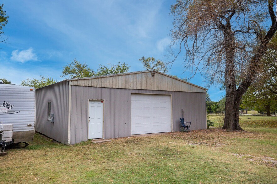 More Photos Of 2206 E 101st St N, Valley Center Specialty For Sale