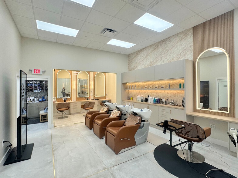 More Photos Of 2800 Davis Blvd, Naples Office For Sale