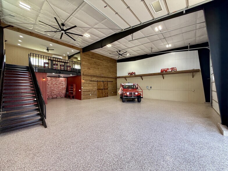 More Photos Of 663 Valerie Ave, Hudson Self Storage For Sale