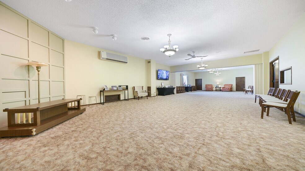 More Photos Of 110 E Dixon St, Polo Specialty For Sale