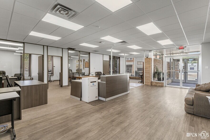 More Photos Of 915 9th St, Wichita Falls Office For Sale