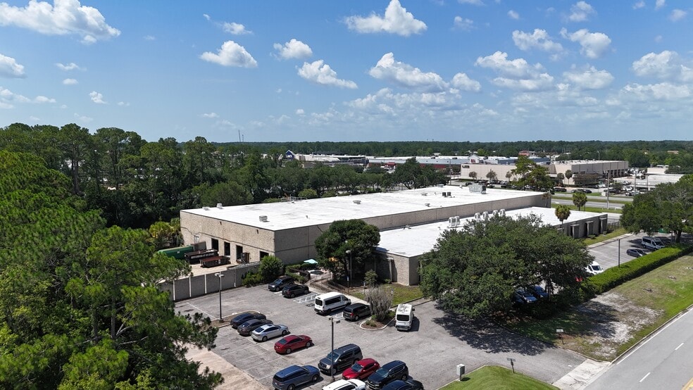 More Photos Of 8230 Baycenter Rd, Jacksonville Warehouse For Lease