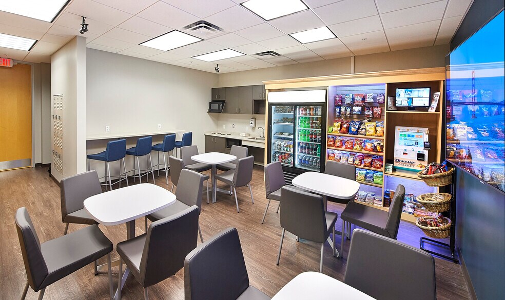 More Photos Of 1001 Highlands Plaza Dr, Saint Louis Office For Sale
