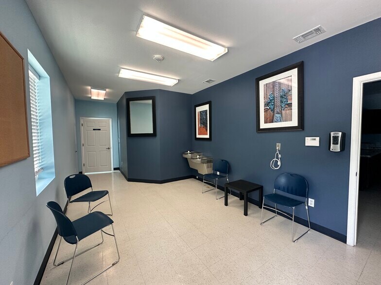More Photos Of 200 W College Ave, Devine Medical For Lease