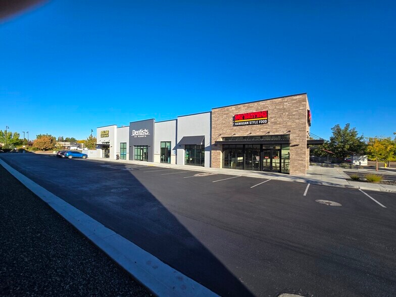 More Photos Of 1255 N Happy Valley Rd, Nampa Restaurant For Sale